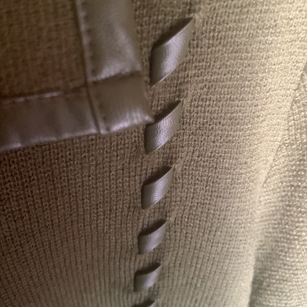 Patricia Nash Knit Cape with Whipstitch Detail size says M/L posted it as medium - Picture 12 of 12